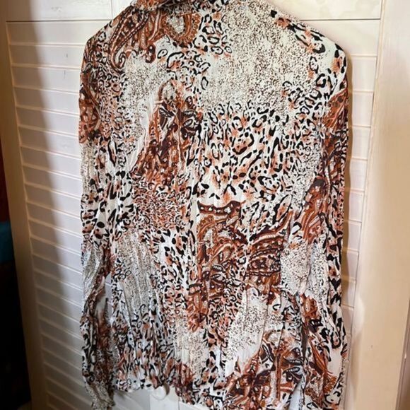 Milano Lightweight semi share button down blouse - Picture 6 of 6